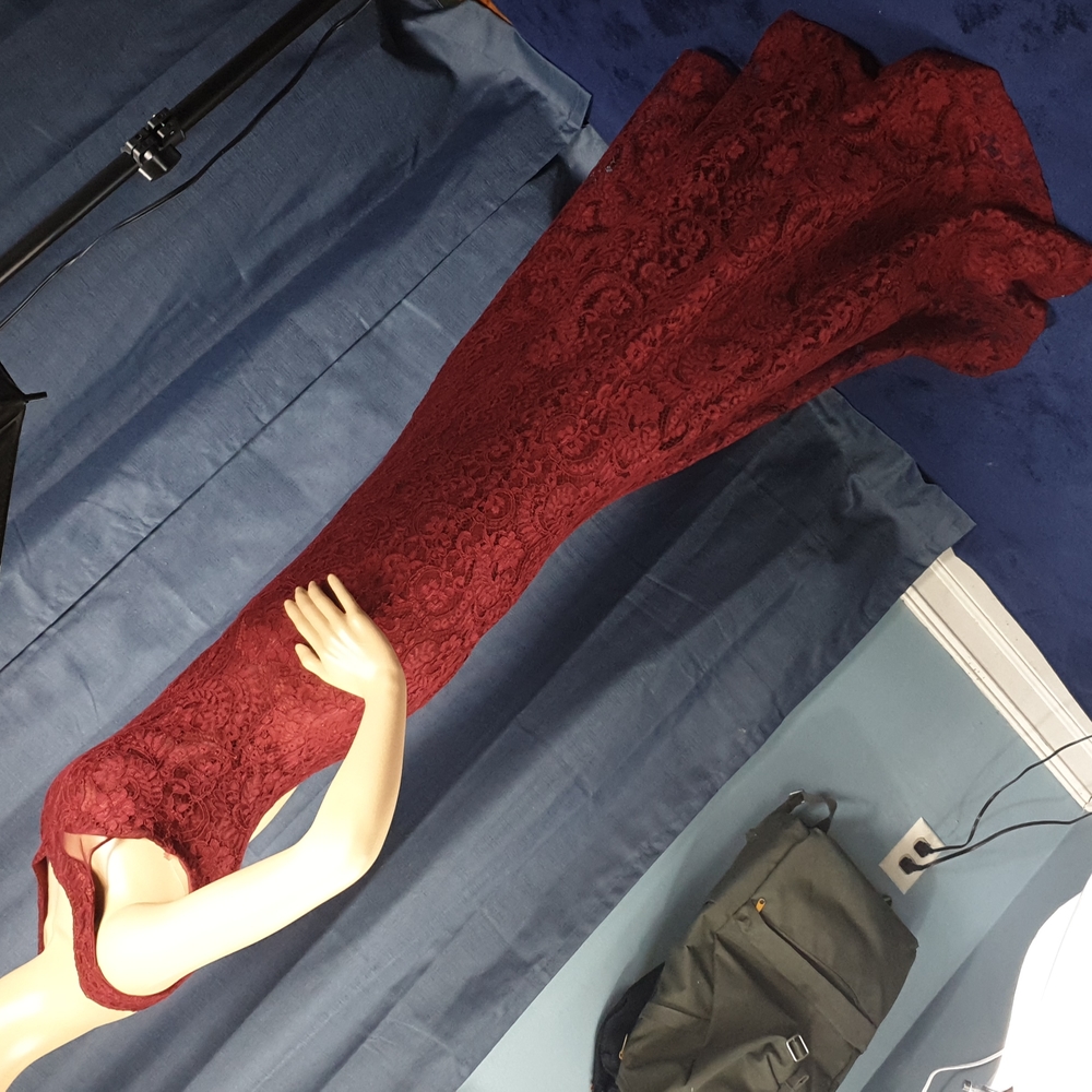 Red Prom dress - Picture 4 of 12
